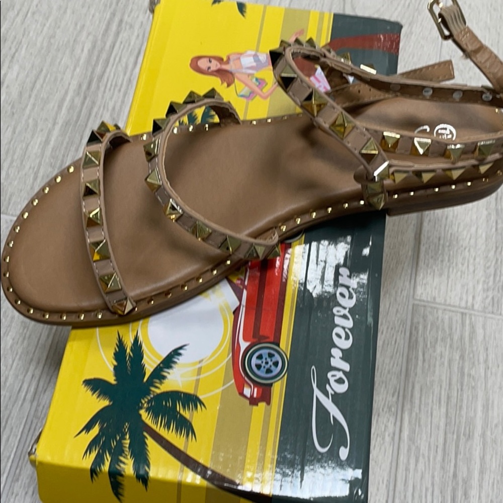 Women’s taupe studded sandal size 7.5